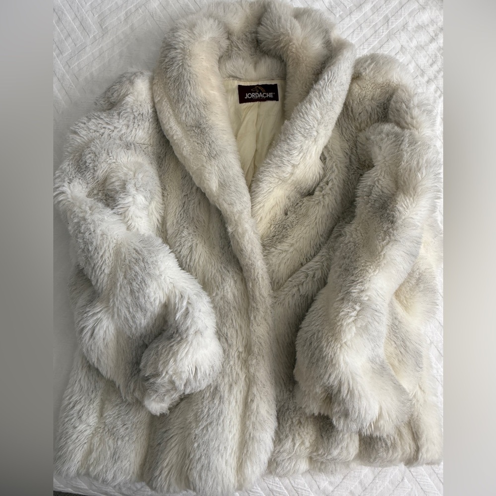 Vintage 80s Jordache Faux Fur Coat in Ivory/White/Silver - Fully Lined